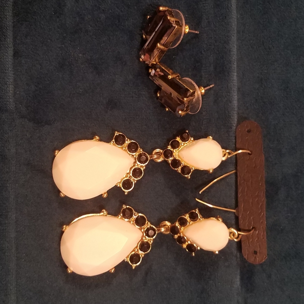 2 pair costume jewelry earrings